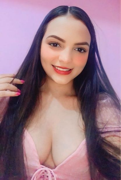 Andrea online for a live 1v1 video call